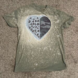 Distressed, Bleached heart T-Shirt from boutique
